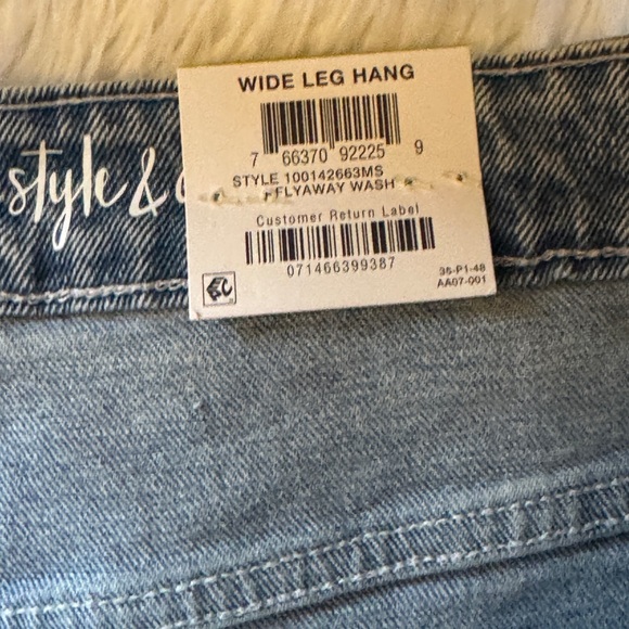 Style & Co. Light Blue Cropped Jeans - Picture 6 of 9